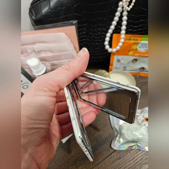 Skincare Set with Black Cosmetic Bag - Picture 5 of 15